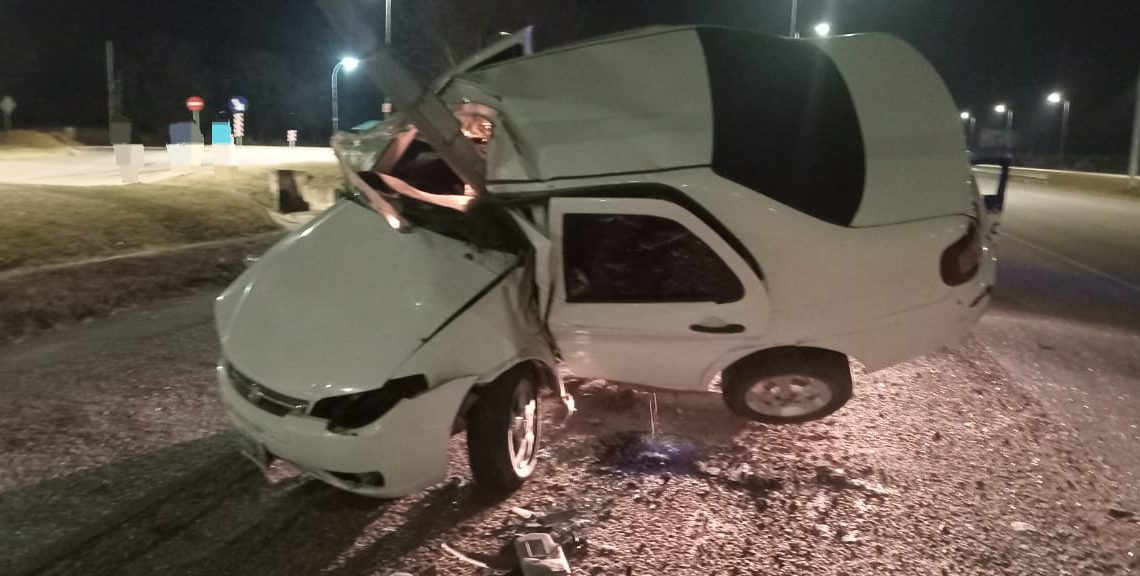 Partido al medio: Así quedó un auto al chocar en la autopista Carlos Paz-Córdoba Partido al medio: Así quedó un auto al chocar en la autopista Carlos Paz-Córdoba