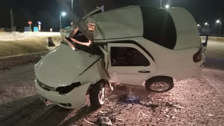 Partido al medio: Así quedó un auto al chocar en la autopista Carlos Paz-Córdoba
