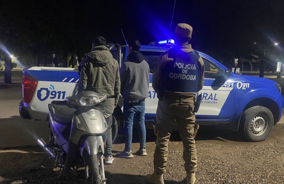 Detienen a dos personas por inicio de incendio en zona rural de Cerro Pelado Detienen a dos personas por inicio de incendio en zona rural de Cerro Pelado