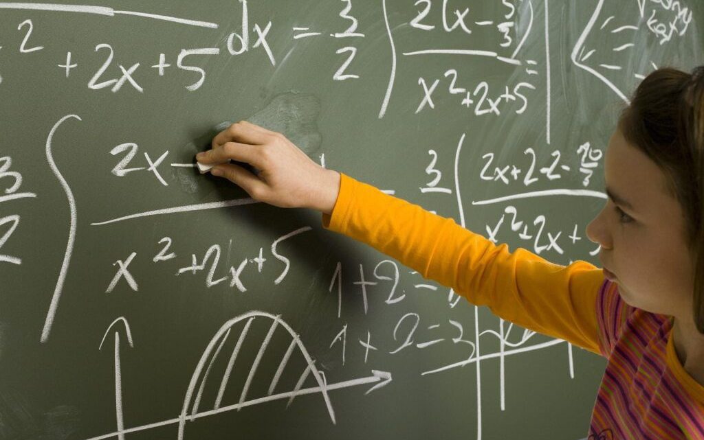 Educación: Las escuelas primarias refuerzan Lengua y Matemática con más horas en las aulas Educación: Las escuelas primarias refuerzan Lengua y Matemática con más horas en las aulas