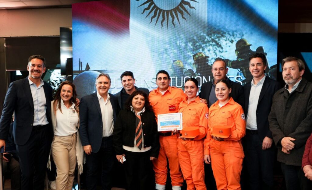 La Provincia sigue fortaleciendo a los bomberos voluntarios La Provincia sigue fortaleciendo a los bomberos voluntarios