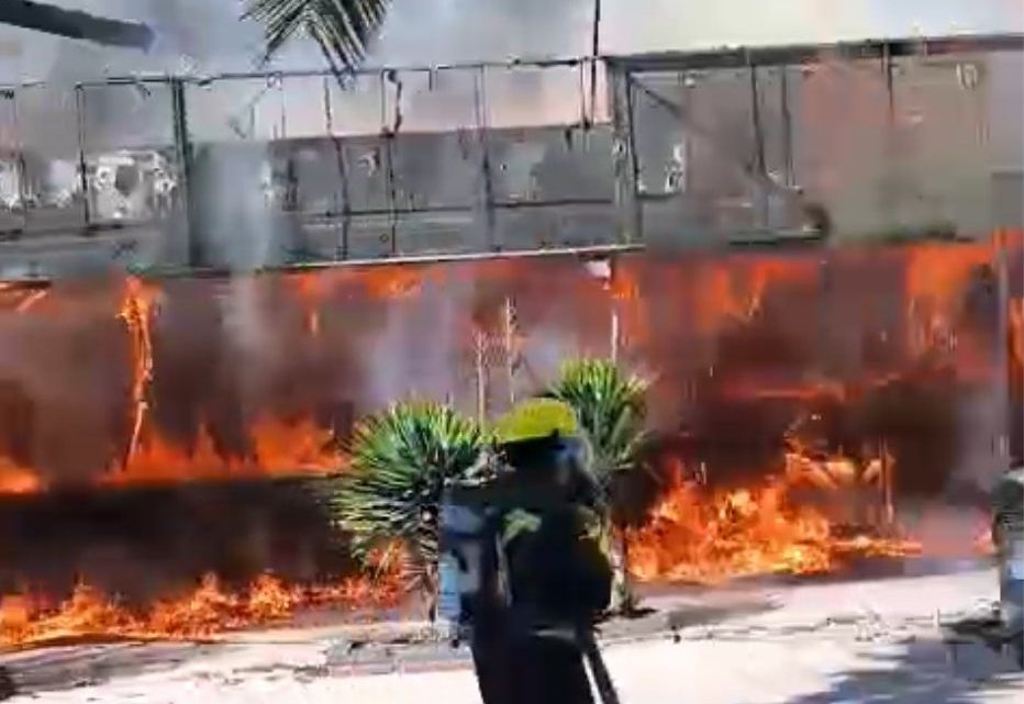 Pérdidas totales tras un incendio en una parrilla – VIDEOS