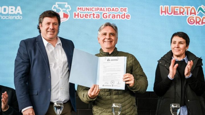 Huerta Grande: Llaryora inauguró viviendas y comprometió fondos por más de $300 millones