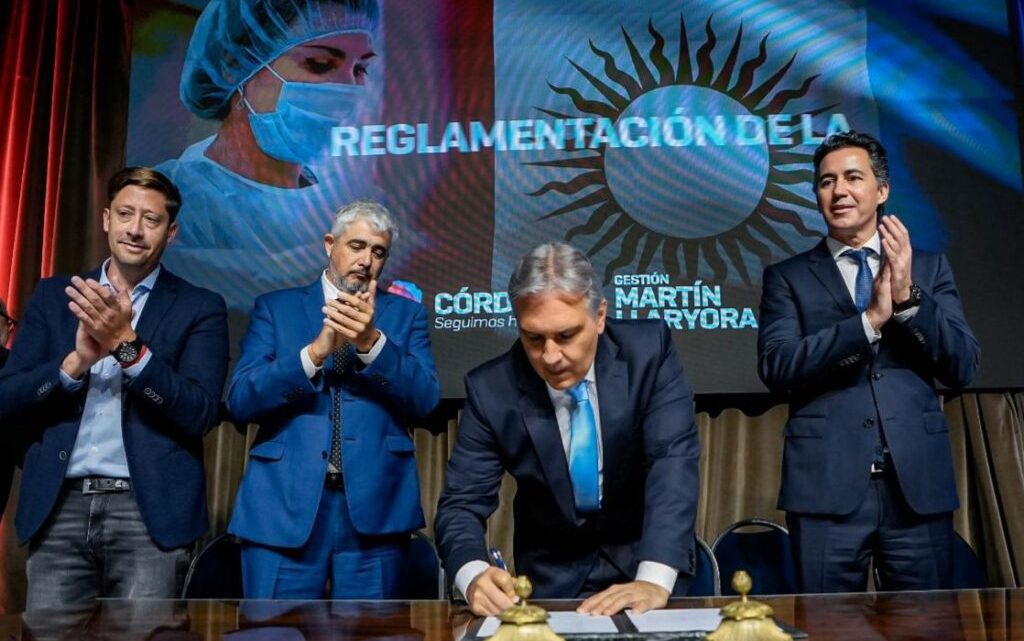 Llaryora anunció un incremento salarial para los equipos de salud
