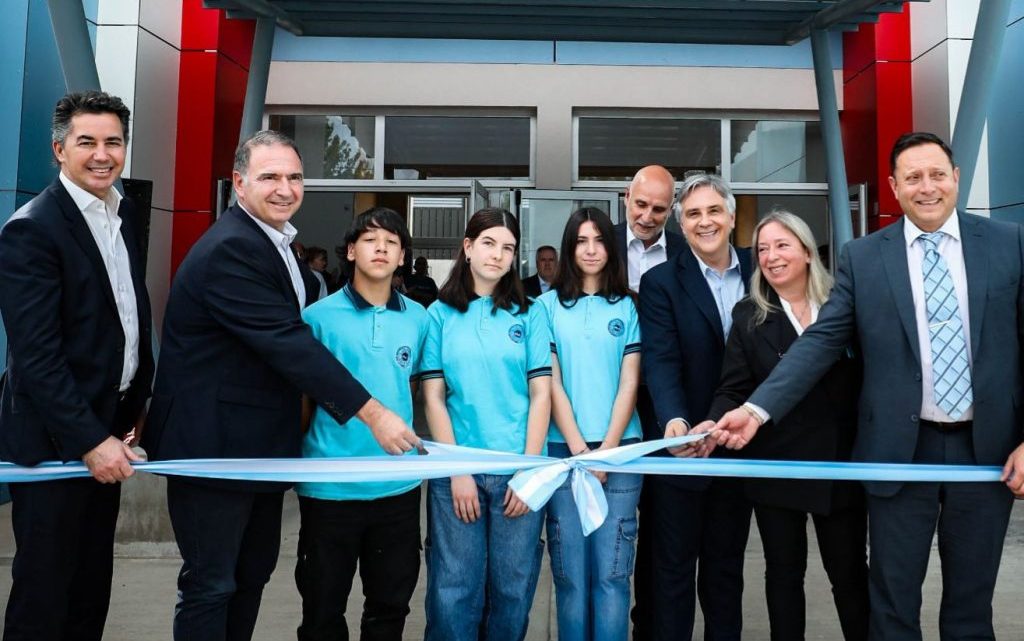 En Mina Clavero, Llaryora inauguró una escuela Proa orientada al software En Mina Clavero, Llaryora inauguró una escuela Proa orientada al software