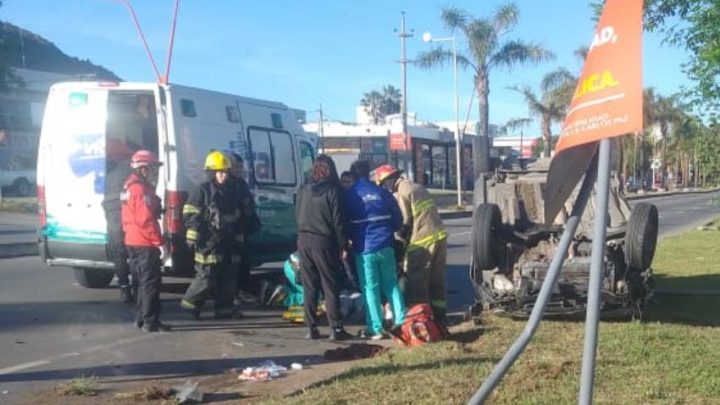 Trágico choque en Carlos Paz: Murió un hombre y hay heridos