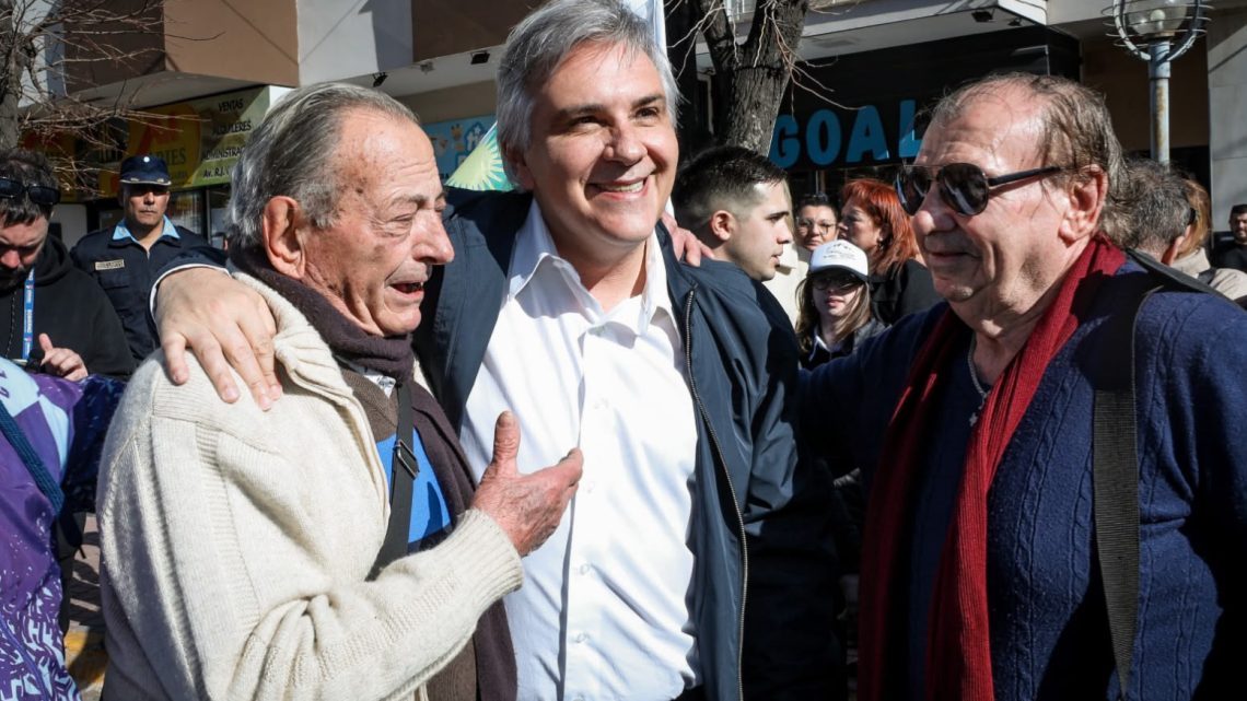 Llaryora inauguró la repavimentación y la renovación del acueducto principal de la avenida Cárcano