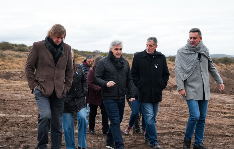 Llaryora recorrió Loma del Torito y ratificó el acompañamiento provincial a la búsqueda de personas desaparecidas