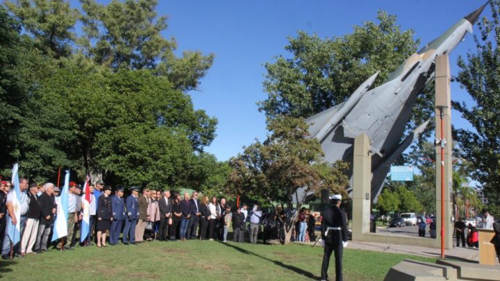 Homenaje a los caídos y veteranos de Malvinas en Villa Carlos Paz