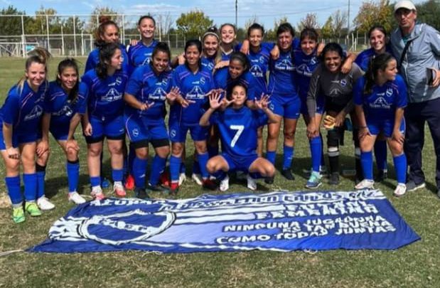 El equipo femenino de Atlético Carlos Paz le ganó a Juventud Barrio Comercial y quedó como único puntero del campeonato