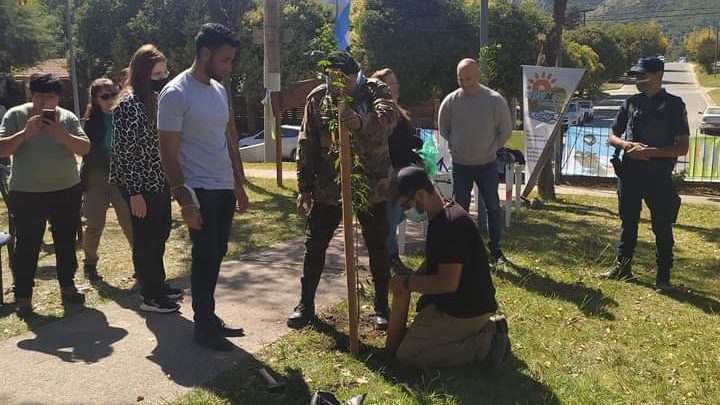 Se realizó una jornada de plantaciones nativas en homenaje a los Veteranos y Caídos en Malvinas