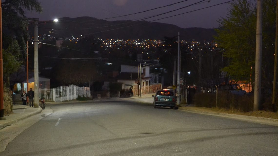 Vecinos de barrio Cucú inauguraron nuevas iluminarias led en calle Roma