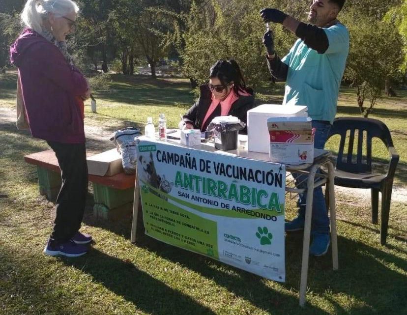Continúa la campaña de vacunación antirrábica en San Antonio Continúa la campaña de vacunación antirrábica en San Antonio