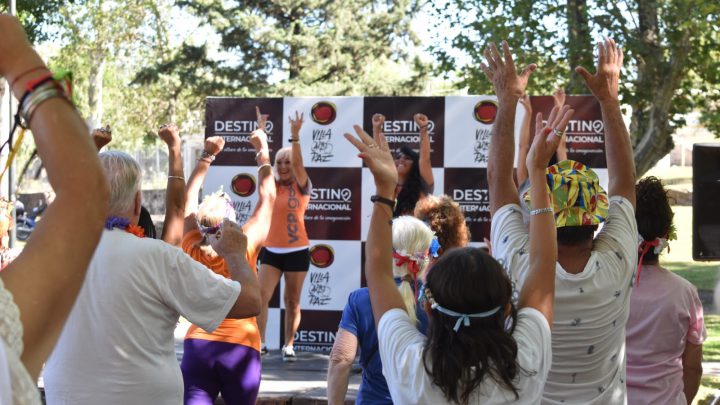 Los adultos mayores celebraron el Carnaval a pura música y baile