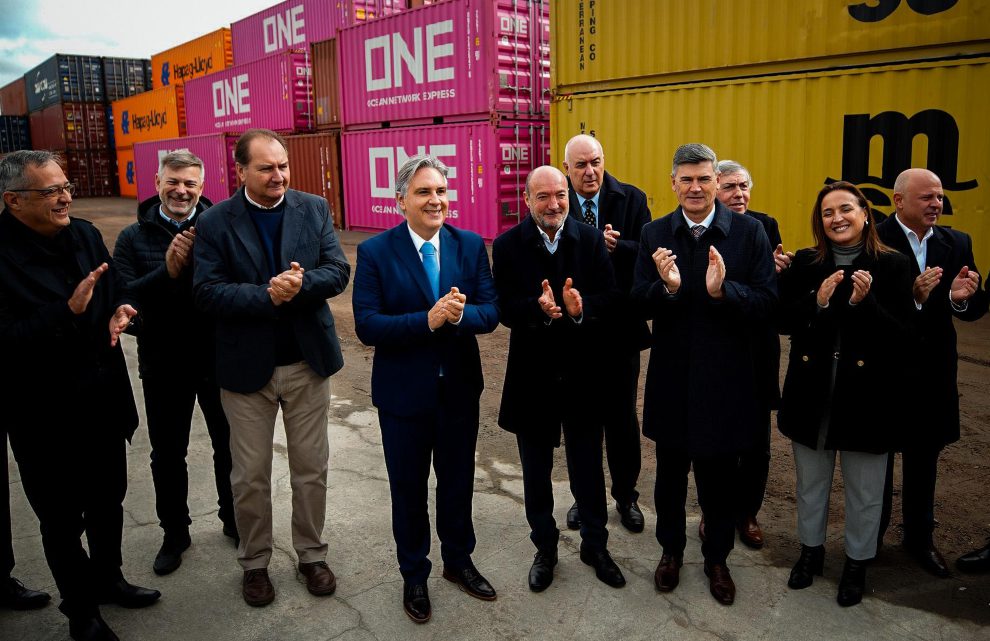 Llaryora anunció la rebaja a cero de ingresos brutos para empresas logísticas que den a Córdoba beneficios al transporte aéreo o marítimo