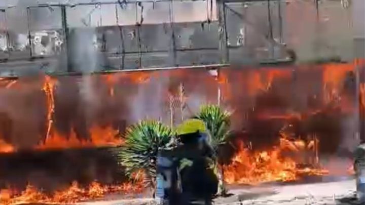 Pérdidas totales tras un incendio en una parrilla – VIDEOS