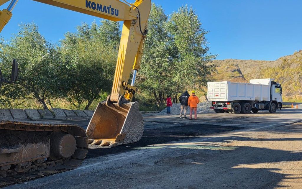 Altas Cumbres: Trabajan para reparar el hundimiento de la calzada