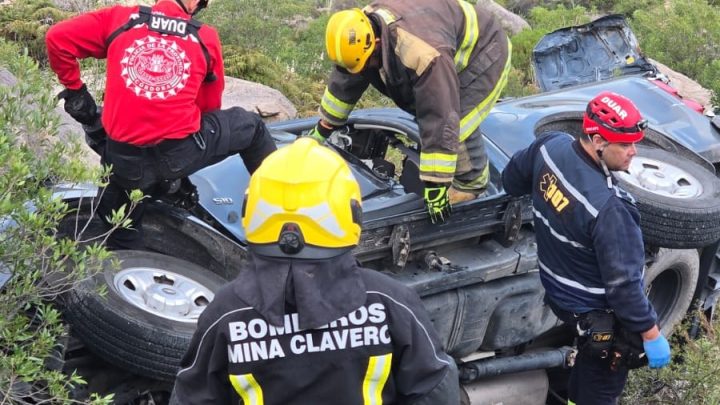 Altas Cumbres: un hombre cayó con su camioneta a un precipicio de 30 metros