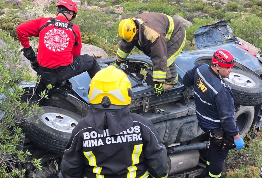Altas Cumbres: un hombre cayó con su camioneta a un precipicio de 30 metros